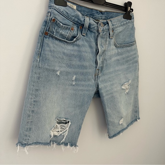 Levis 501 Mid Thigh Shorts Size 26 - Picture 2 of 5